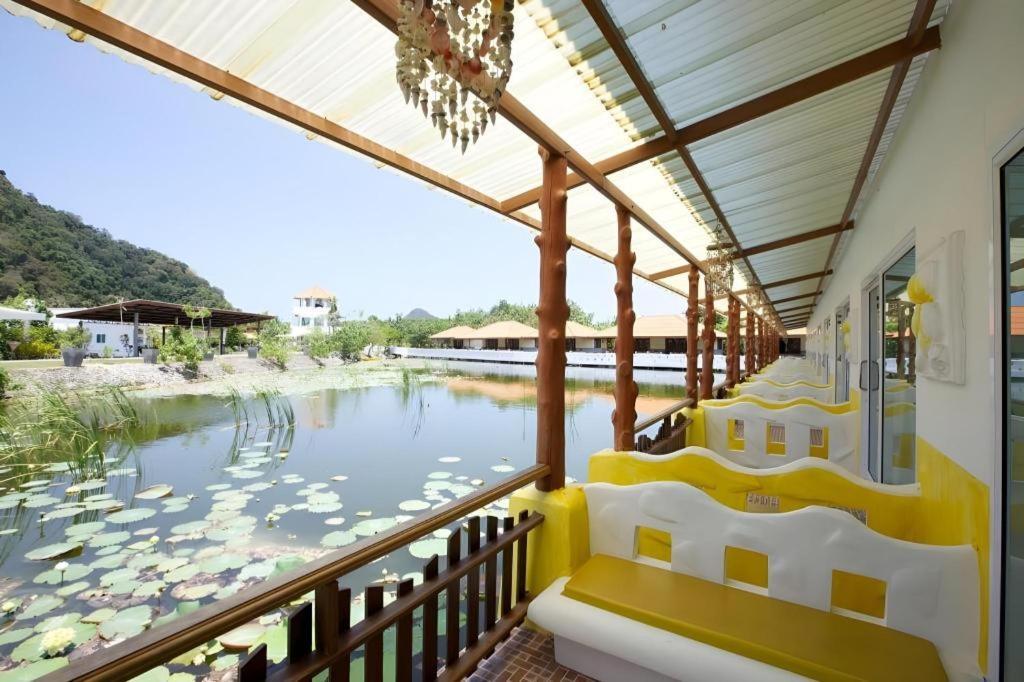 Anavilla Tangke Resort Khanom Bagian luar foto